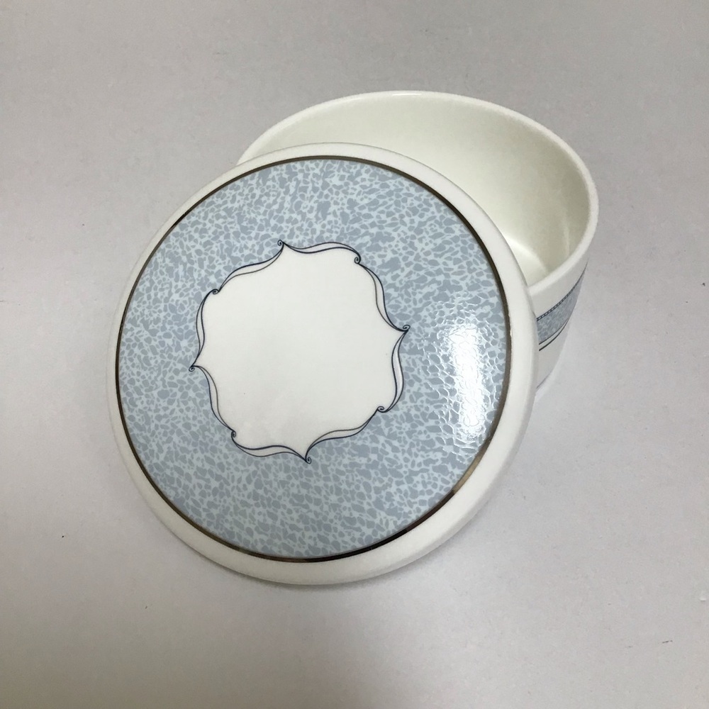 Wedgwood Porcelain Powder Box VENICE Trinket Jewelry Signed Vanity Boudoir Round - Picture 4 of 16